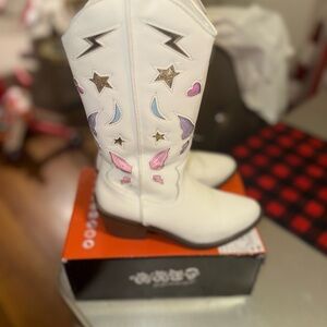 Steve Madden Kids Boots in White with Pink and Purple Details